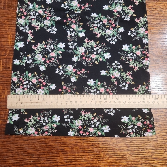 NWOT Kaileigh Jumpsuit; Black Floral size Small cropped leg with pockets - Picture 12 of 12